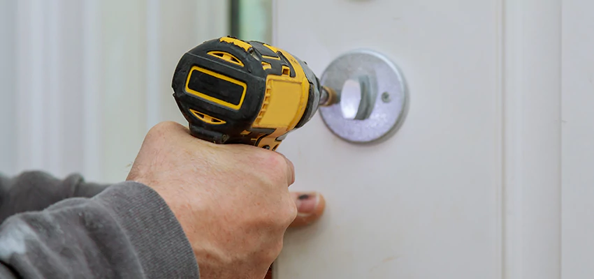 Street Locksmith For Smart Lock Repair in Champaign, IL